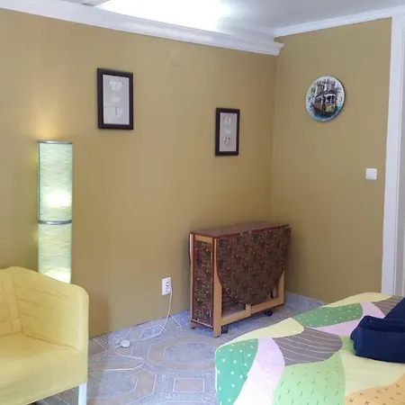 شقة Cozy Studio With Garden Lisboa